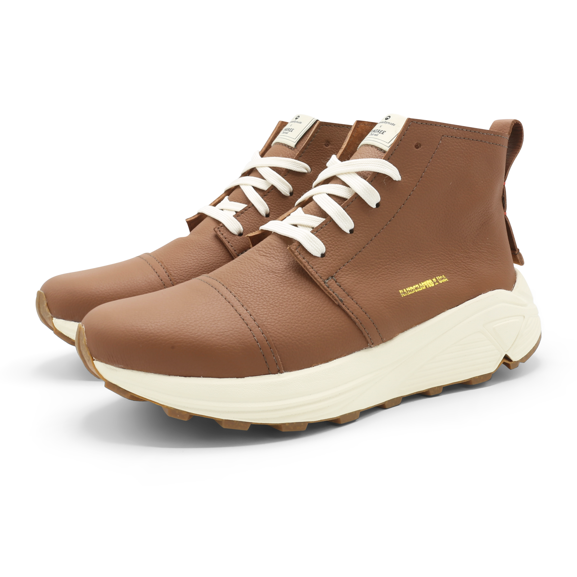 The Chukka boot pictured here in oak tree brown is Designed and handmade collaboratively in the USA alongside @comunitymade with upcycled leather and our new Vibram ecostep sole made from recycled materials. This boot’s got the perfect mix of style, comfort, durability, and a lighter footprint on the planet.