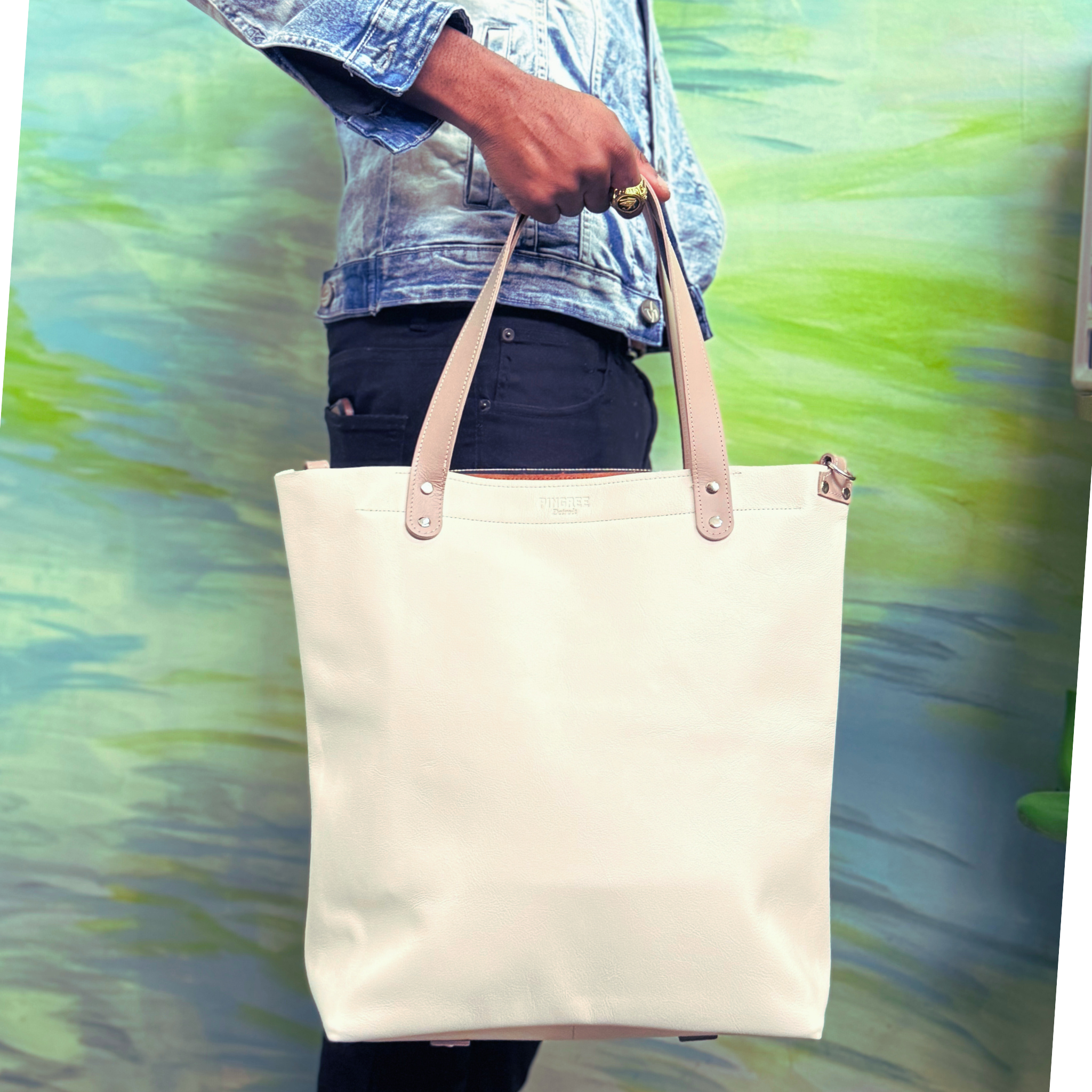 Dire wolf white color leather bag and travel tote or work bag with a zipper and made sustainably by Pingree Detroit,
In Detroit, with upcycled leather, pictured here without the seat belt crossbody strap. Made for travel or weekender bag.