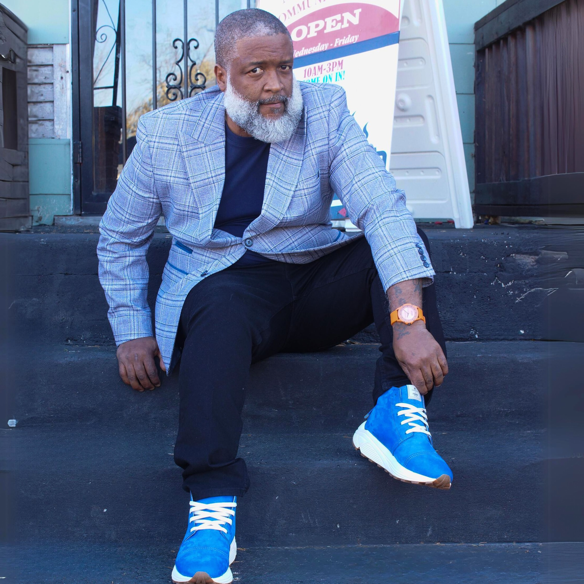 The Chukka boot pictured here in blue seude called, Hittsville blue, is Designed and handmade collaboratively in the USA alongside @comunitymade with upcycled leather and our new Vibram ecostep sole made from recycled materials. This boot’s got the perfect mix of style, comfort, durability, and a lighter footprint on the planet.